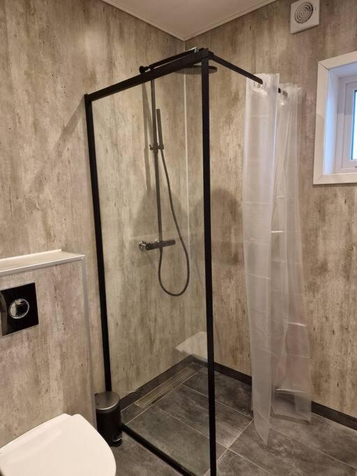 Апартаменты New Flat With Hot Tub - No3 Oyndarfjordur Экстерьер фото